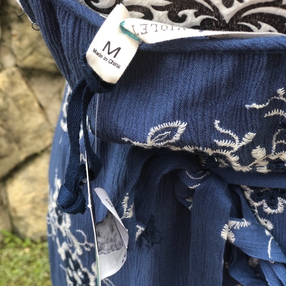 Chelsea & Violet Navy Embroidered Dress NWT Medium - Picture 6 of 8